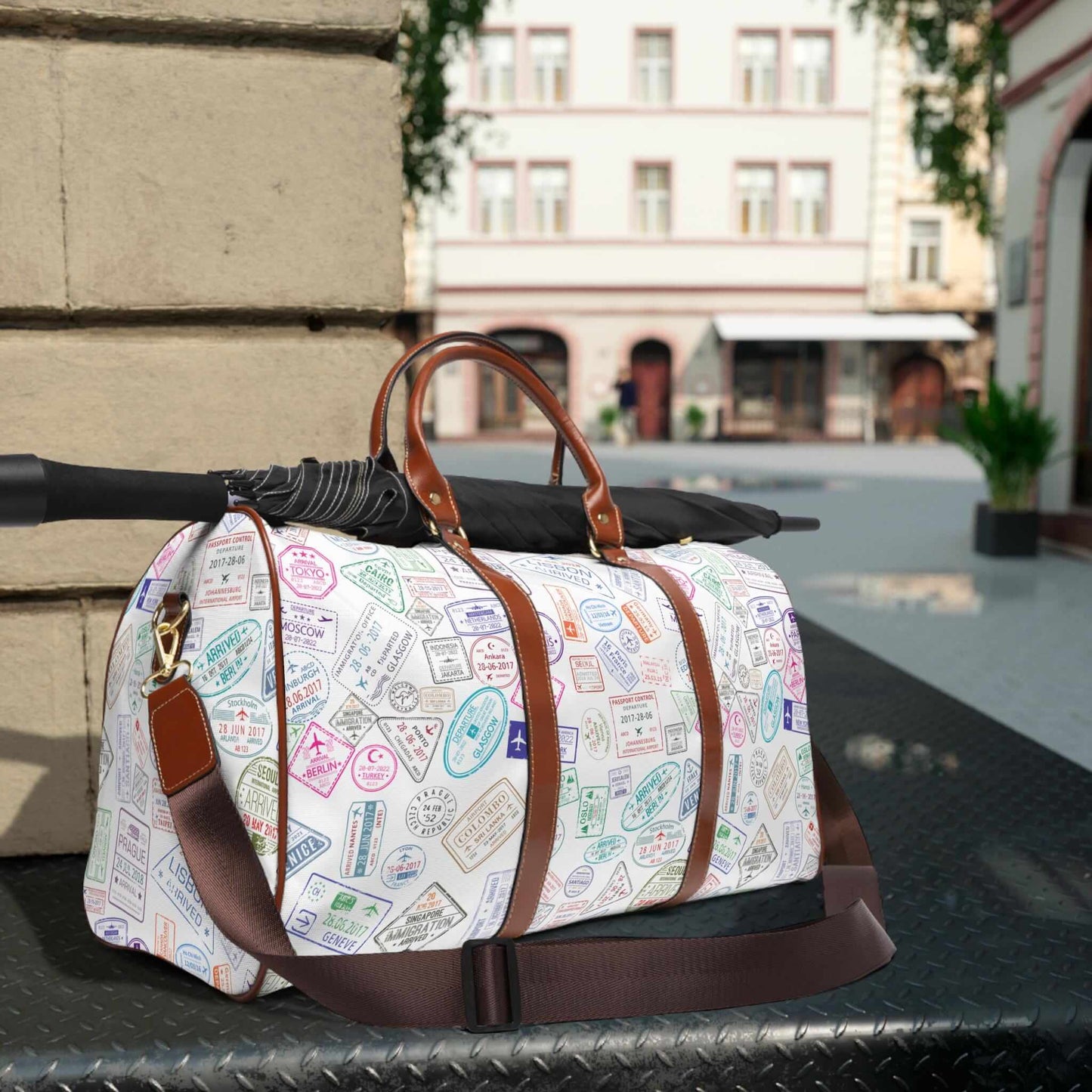 The traveler leather bag.